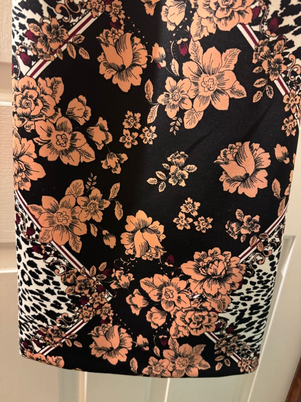 GUESS Body Con Floral & Animal Print scuba like fabric Dress XS - Picture 8 of 14